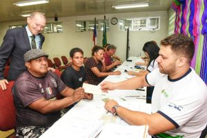 Imagem da notícia - Governo do Amazonas inicia pagamento de indenizações de moradores do Bariri e Walter Rayol, que integram o Prosamim da Bacia do São Raimundo.