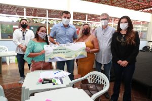 Imagem da notícia - Governador Wilson Lima entrega indenizações a moradores do Igarapé do Quarenta.
