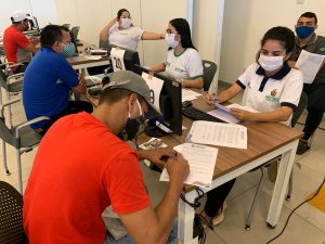 Imagem da notícia - Governo do Amazonas paga duas parcelas da Bolsa Moradia aos moradores do Monte Horebe referente aos meses de janeiro e fevereiro.