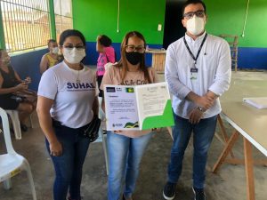 Imagem da notícia - Governo do Amazonas entrega termos de quitação de imóveis a mutuários do Conjunto Residencial Parque das Mangabeiras em Humaitá.