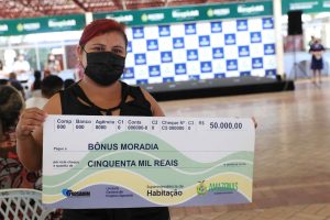 Imagem da notícia - ‘Estamos vendo um sonho realizado’, afirma beneficiada com bônus-moradia do Prosamim do Igarapé do 40.
