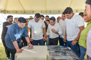em-parintins-wilson-lima-assegura-moradia_foto7-janailton-falcao