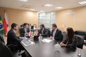 Imagem da notícia - Wilson Lima apresenta ‘Amazonas Meu Lar’ ao ministro das Cidades e para a presidente da Caixa.