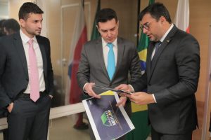 wilson-lima-apresenta-amazonas-meu-lar-ao-ministro-das-cidades-e-para-a-presidente-da-caixa5