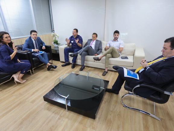 Governo do Amazonas apresenta o Prohabis a deputados estaduais.