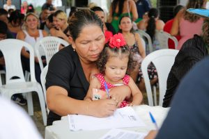 Imagem da notícia - Governo do Amazonas realiza pagamento a 105 beneficiários do Prosamin+ com solução de moradia