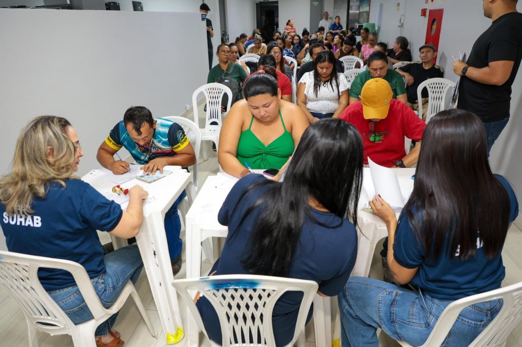 Governo do Amazonas realiza 104 pagamentos de solucoes de moradia para beneficiarios do Prosamin