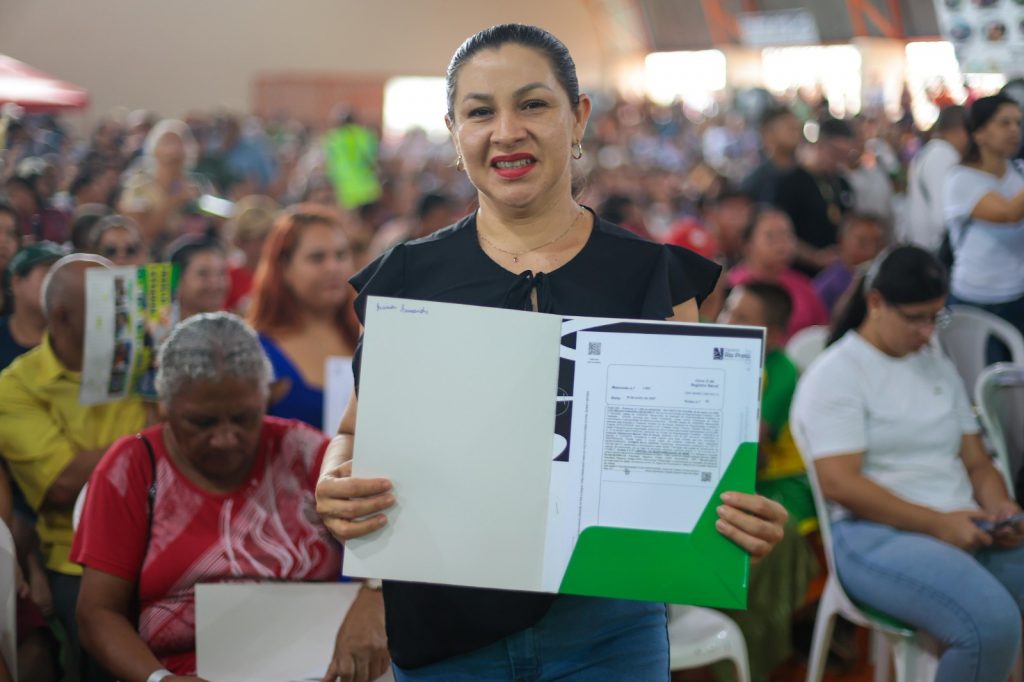 Jucimar Silva foi contemplada com titulo