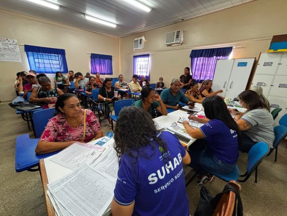 Suhab realiza atualização cadastral de 117 famílias em Manacapuru